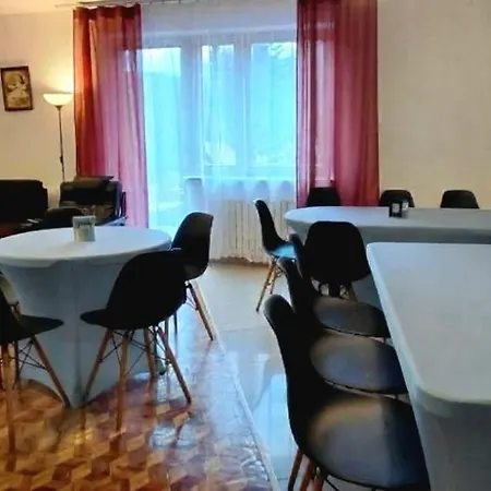 Dom Dla Grup Na Wylacznosc Blisko Stoku Щирк